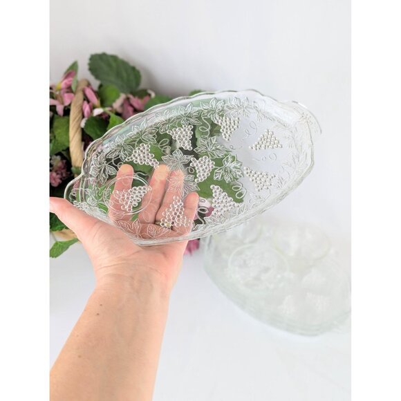 Vtg 1960s Clear Glass Snack Sandwich Set for Four Anchor Hocking Grapes Tea Set - Picture 5 of 10